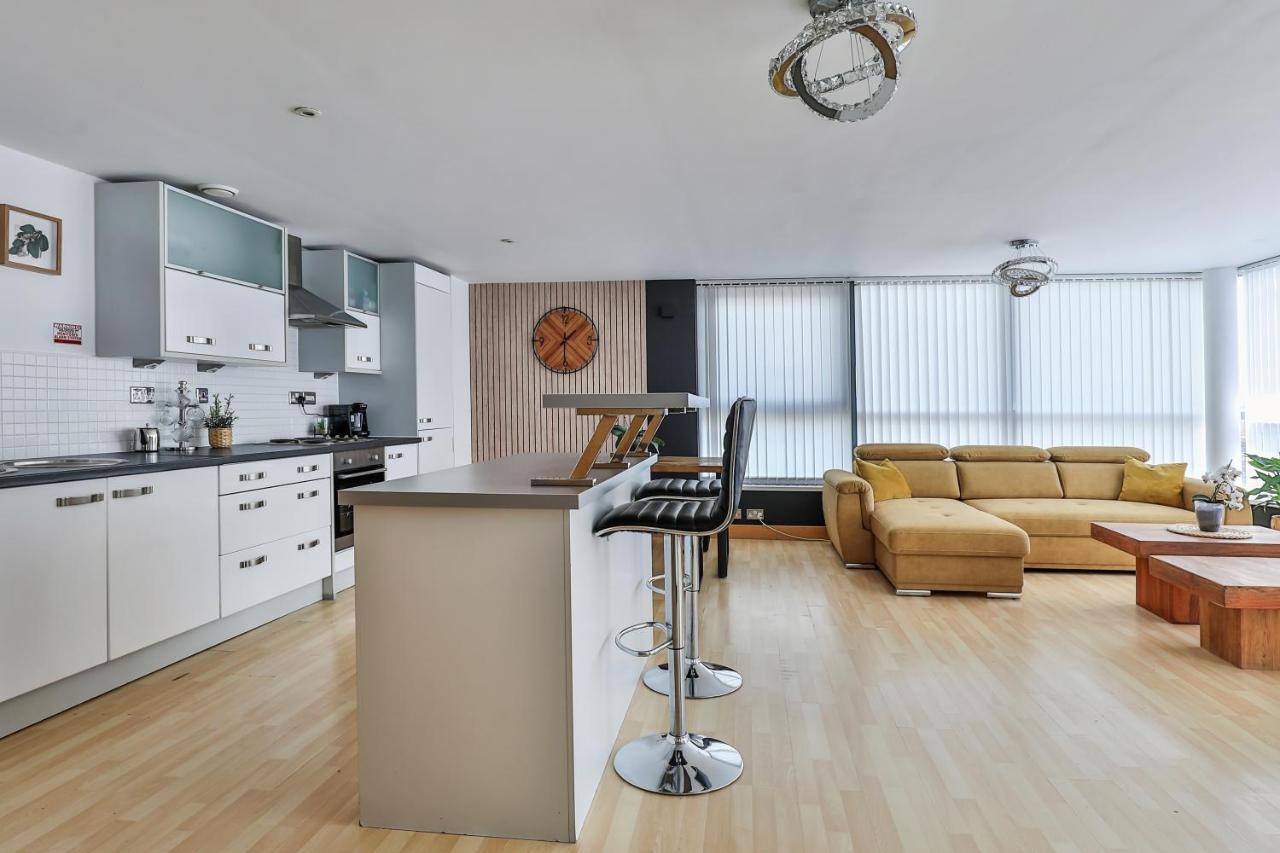 Apartment Leeds Most Stunning Penthouse! - Sleeps 8 *
