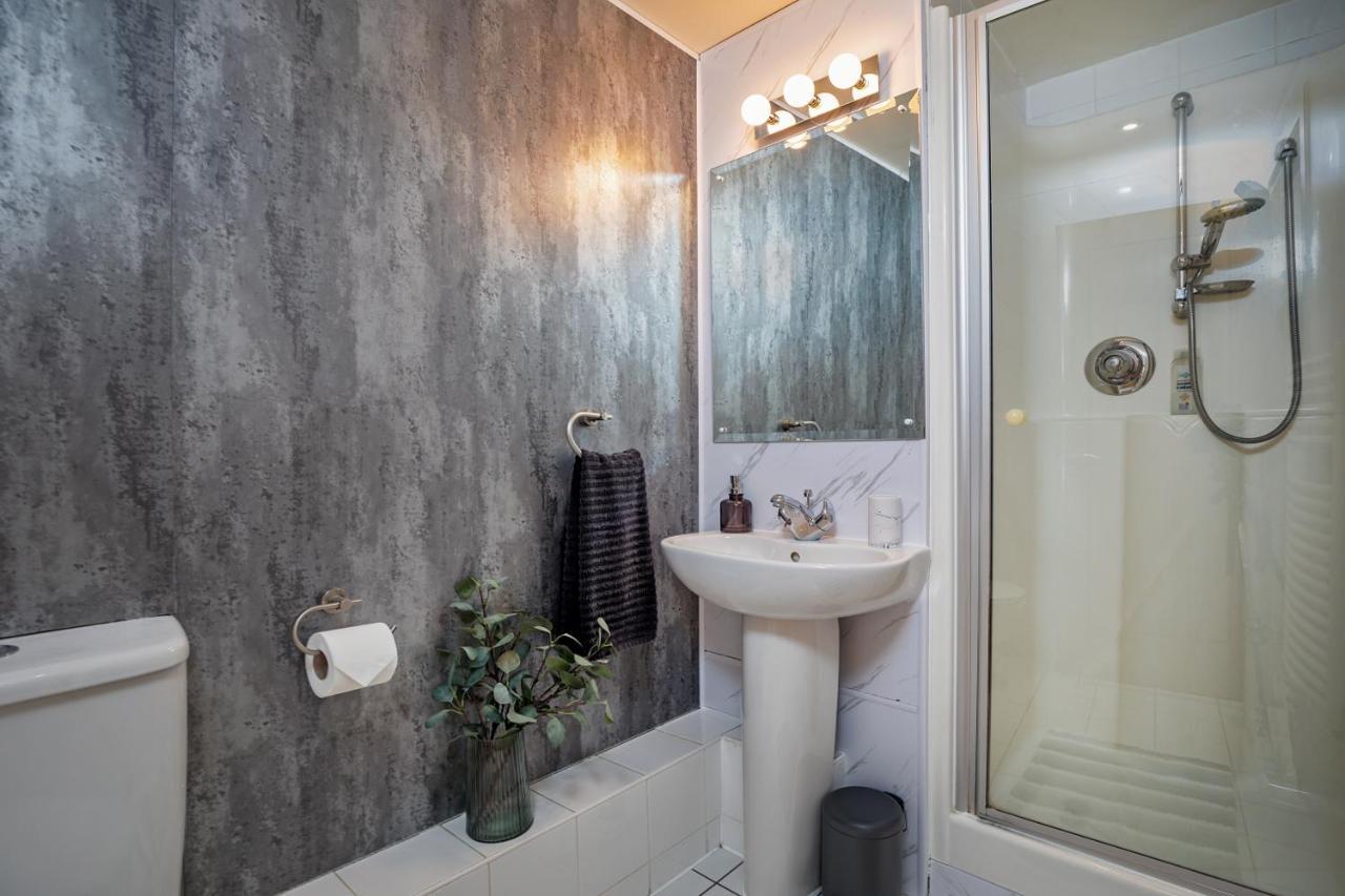 Leeds Most Stunning Penthouse! - Sleeps 8 * Leeds (West Yorkshire)