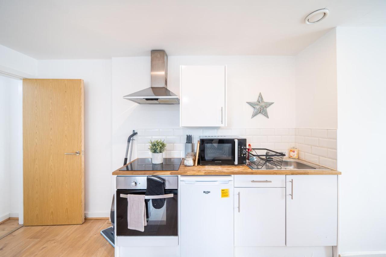 Bv Charming With Free Private Parking, 10 Minutes From Town Centre Apartment *