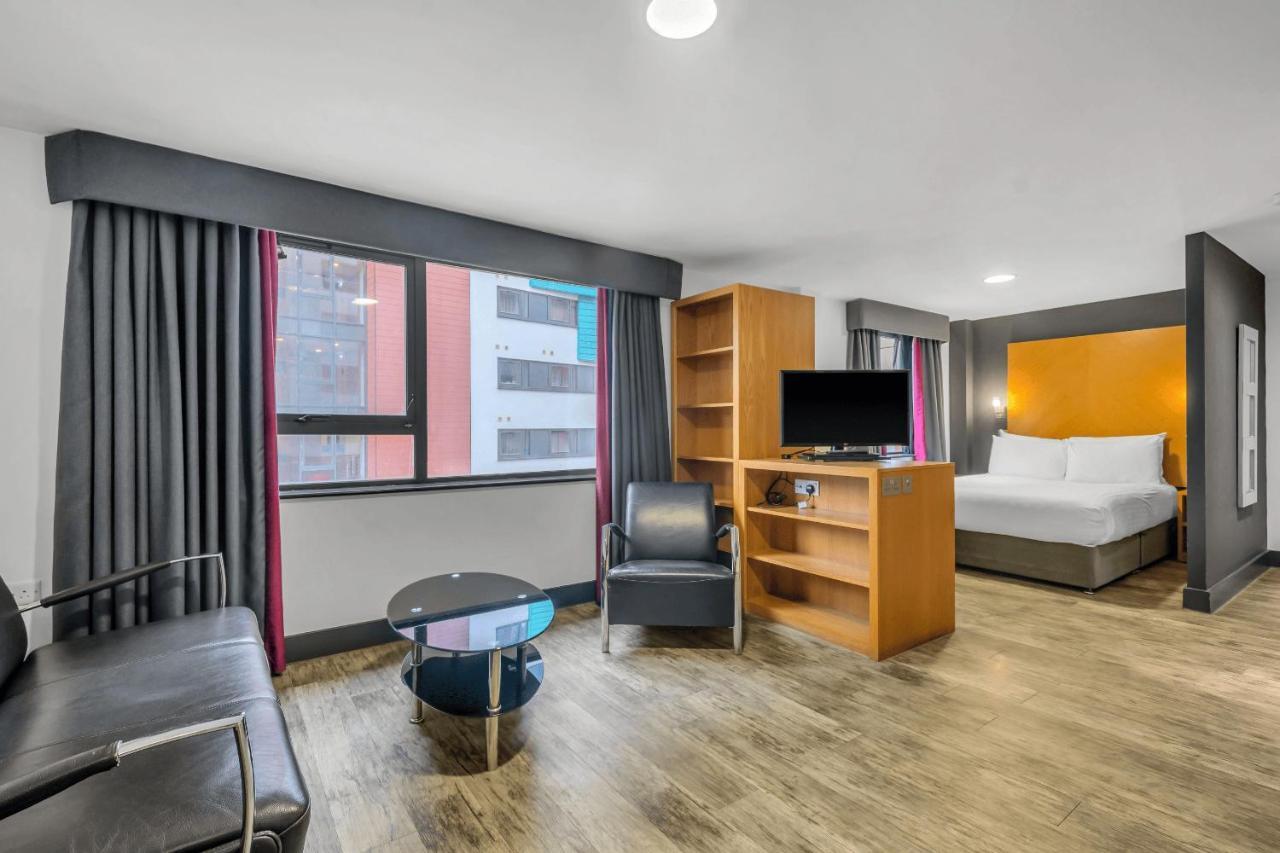 Roomzzz West