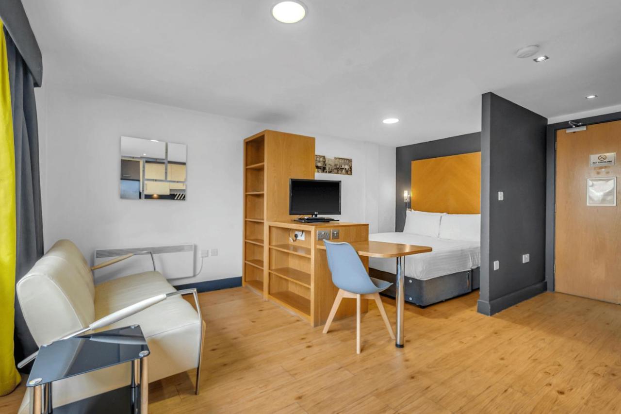 Roomzzz West Leeds (West Yorkshire)