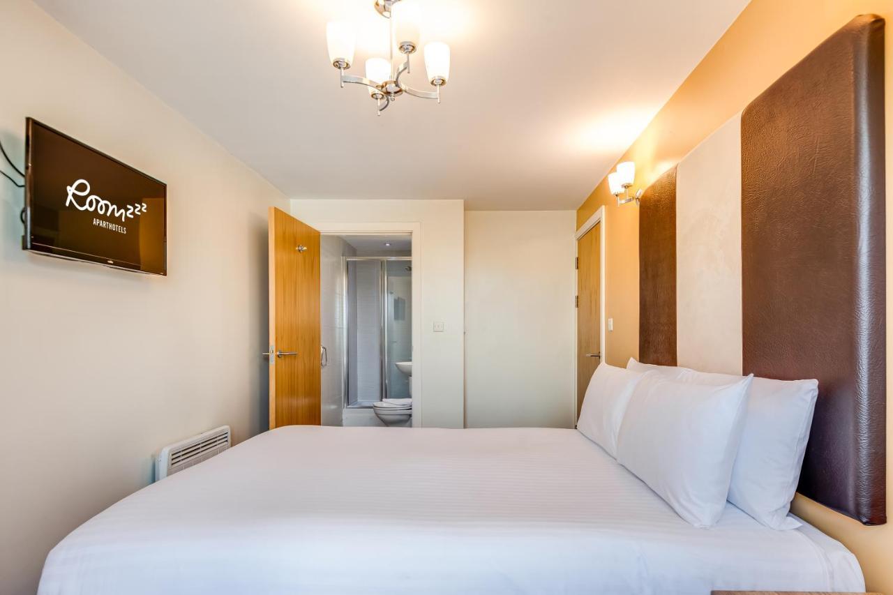 Roomzzz Leeds Headingley 4*