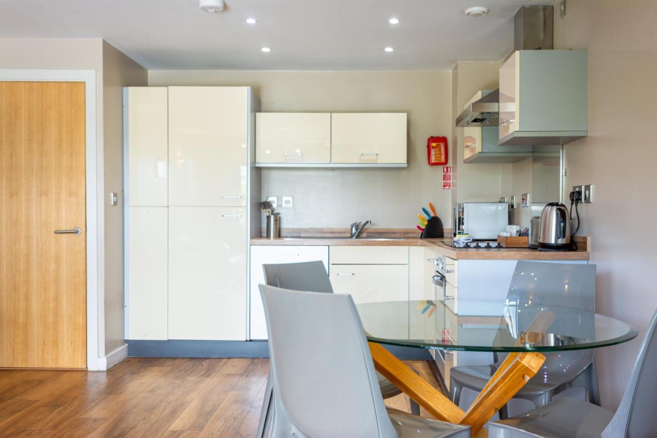Roomzzz Leeds Headingley Aparthotel 4*