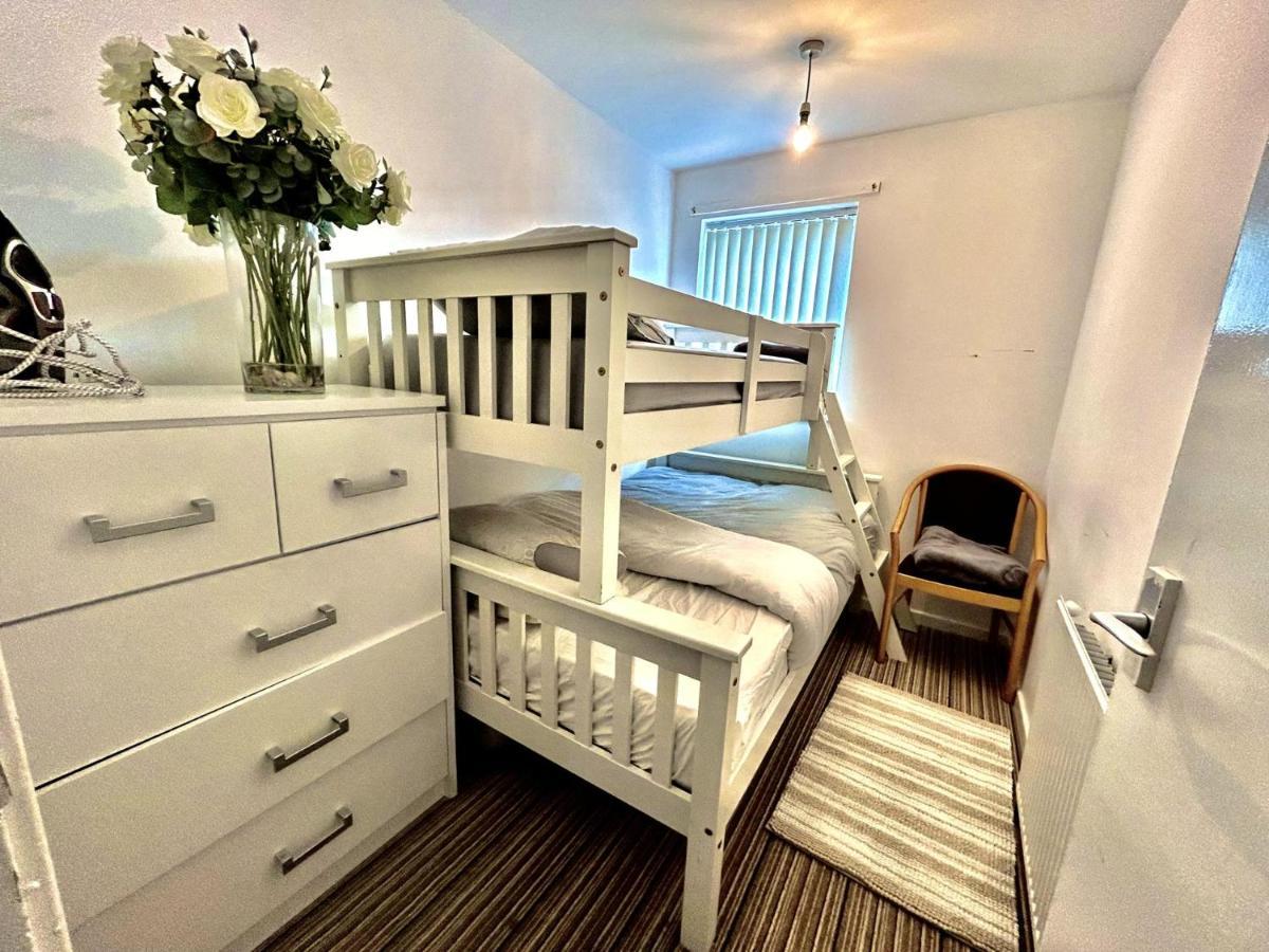 Mordenised 2 Bedroom House Close To City Centre Holiday home Leeds (West Yorkshire)