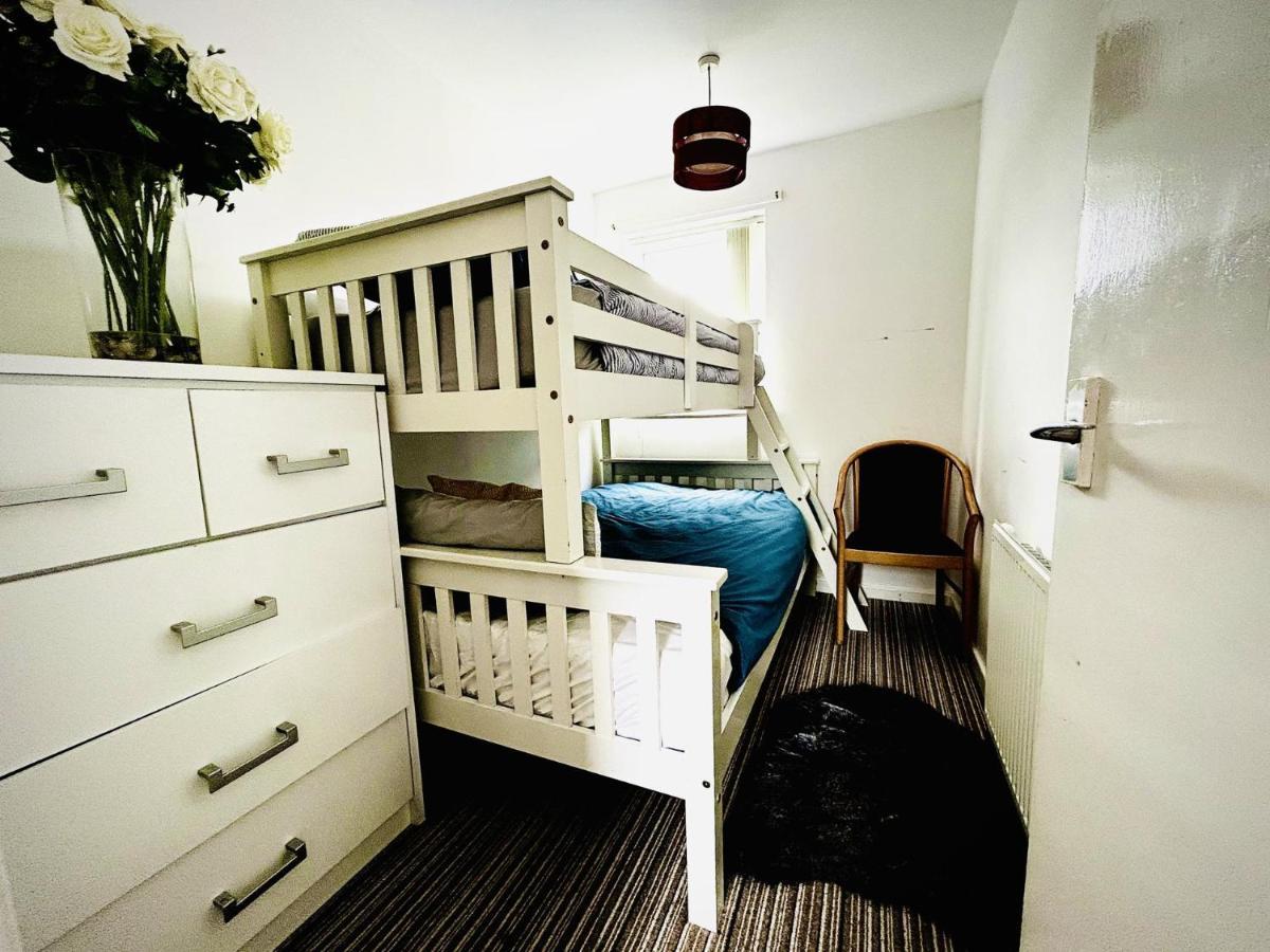 Mordenised 2 Bedroom House Close To City Centre