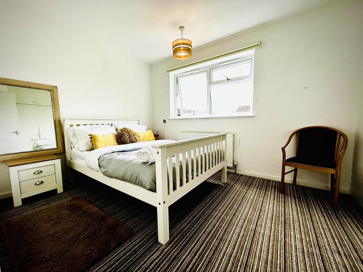 Mordenised 2 Bedroom House Close To City Centre Leeds (West Yorkshire)