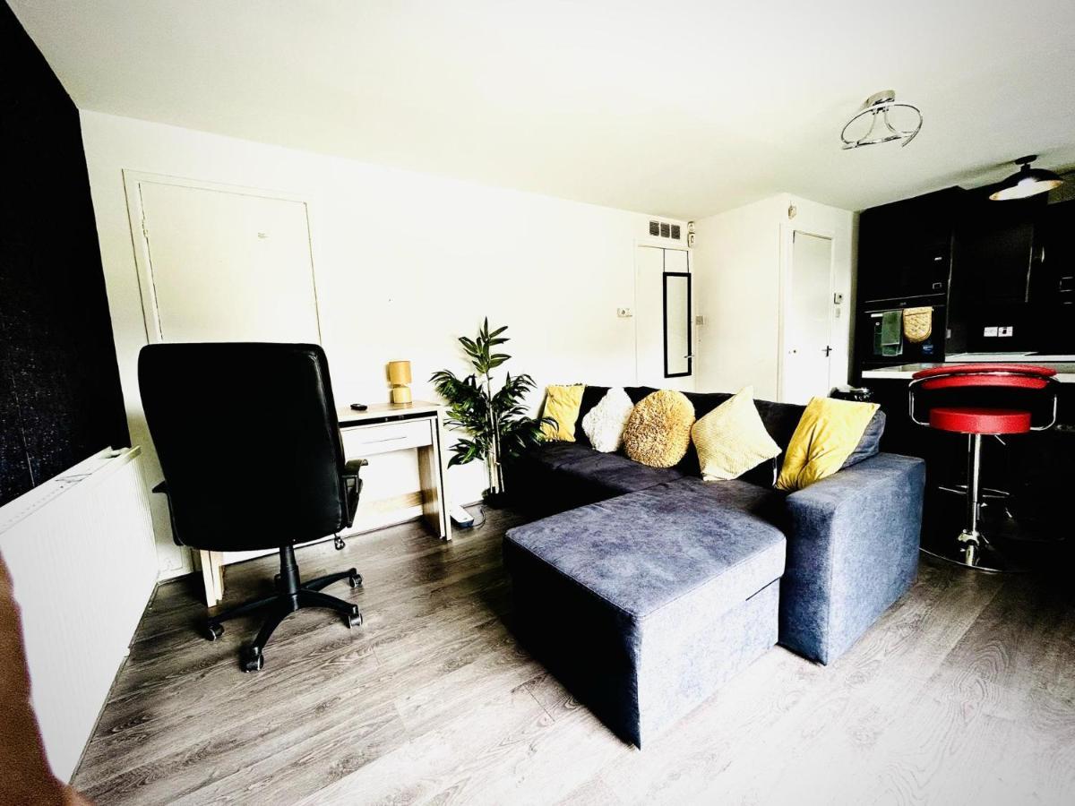 Mordenised 2 Bedroom House Close To City Centre