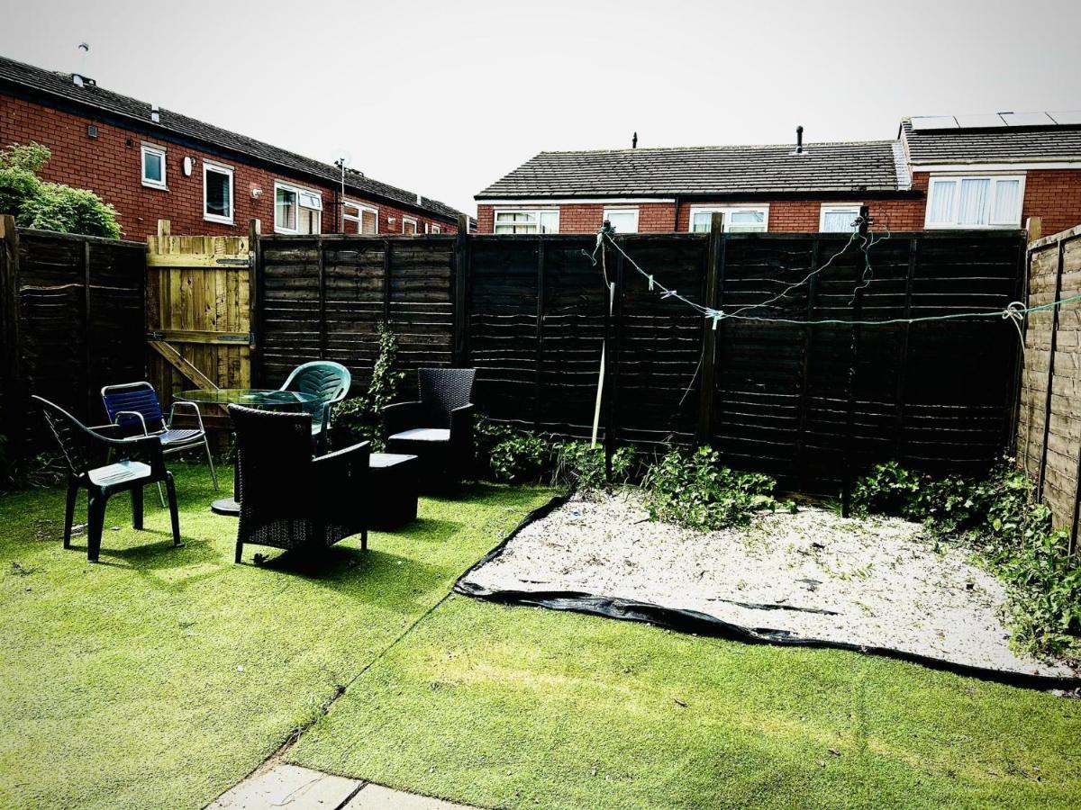 Mordenised 2 Bedroom House Close To City Centre *
