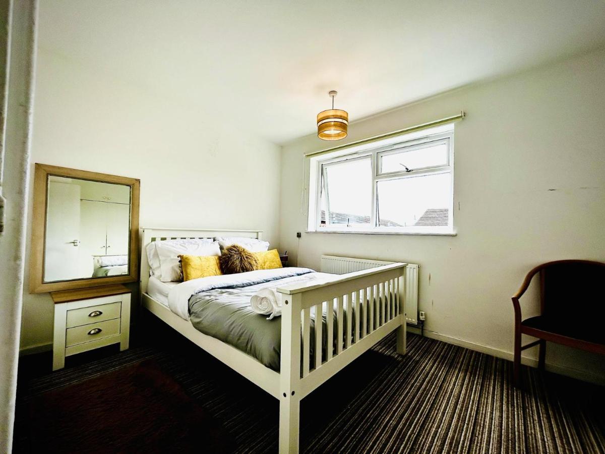 Mordenised 2 Bedroom House Close To City Centre *