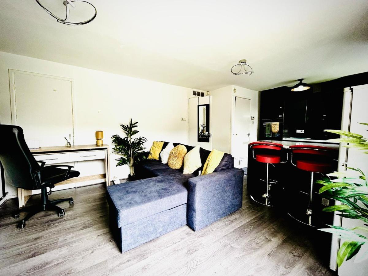 Mordenised 2 Bedroom House Close To City Centre Leeds (West Yorkshire)
