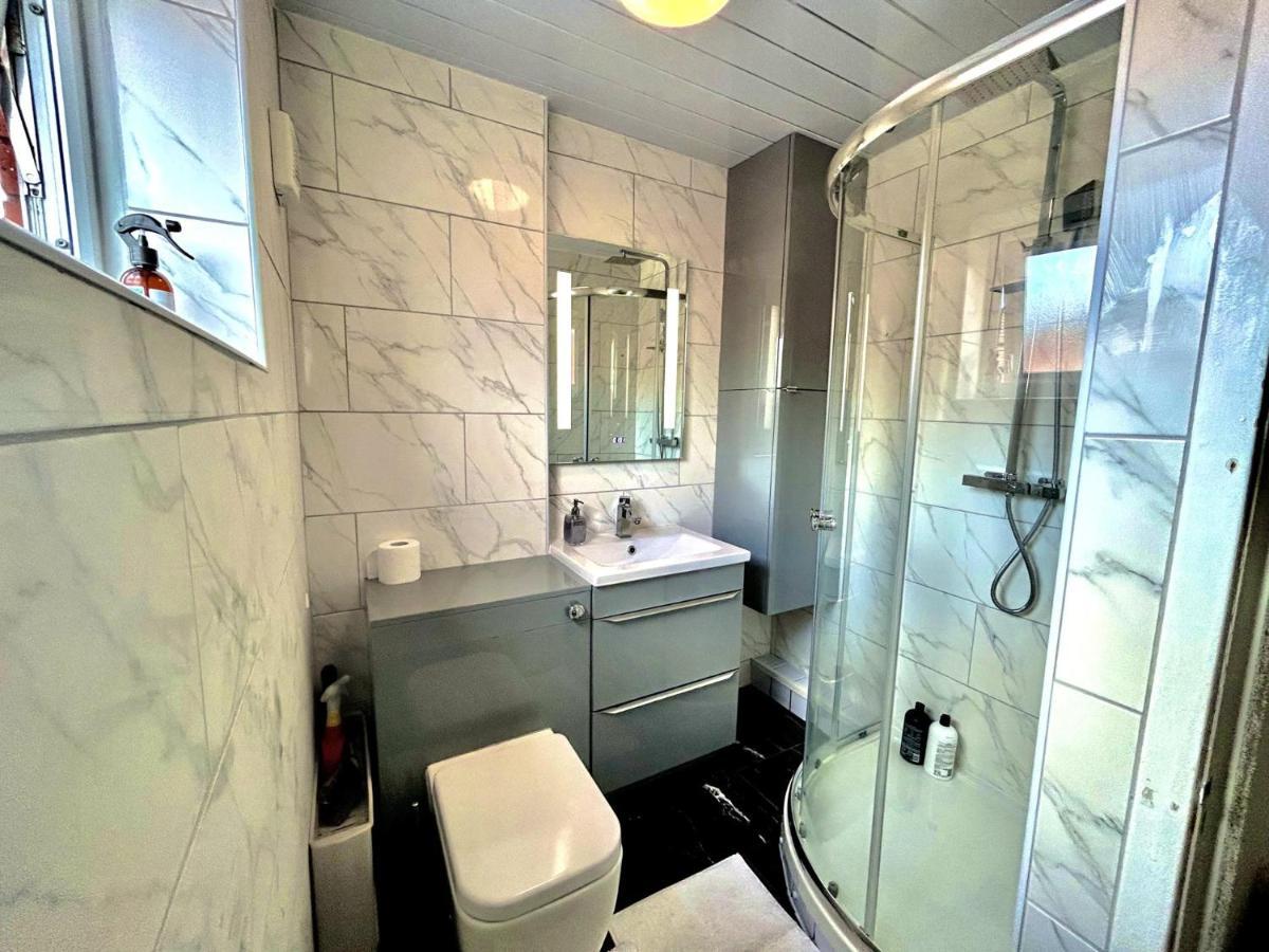 Holiday home Mordenised 2 Bedroom House Close To City Centre *