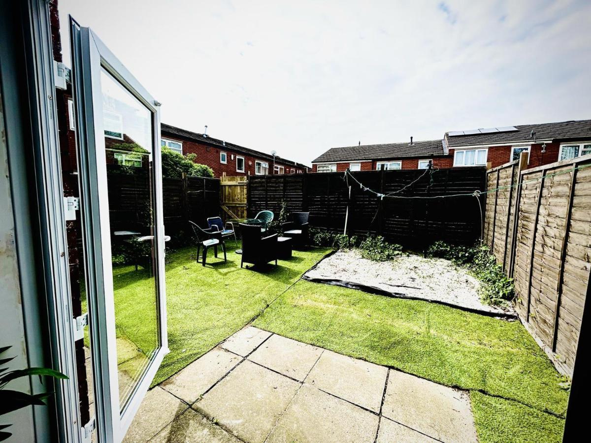 Mordenised 2 Bedroom House Close To City Centre