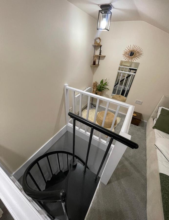 Unique Duplex Free Parking Free Wi-fi 6 Minutes From Leeds Centre Apartment