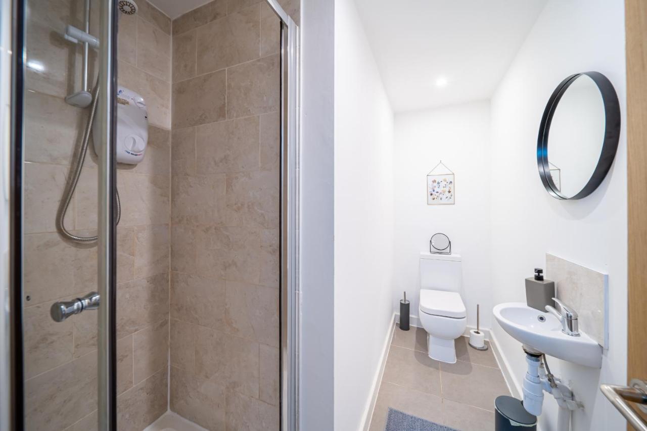 Bv Charming With Free Private Parking, 10 Minutes From Town Centre Apartment