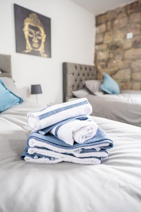 Bv Charming With Free Private Parking, 10 Minutes From Town Centre