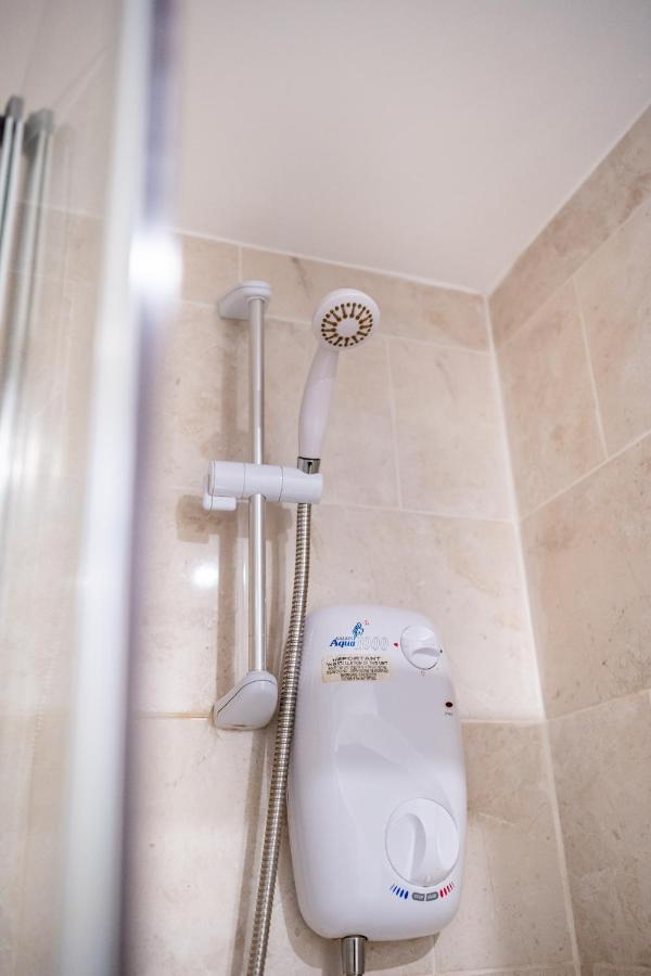 Bv Charming With Free Private Parking, 10 Minutes From Town Centre