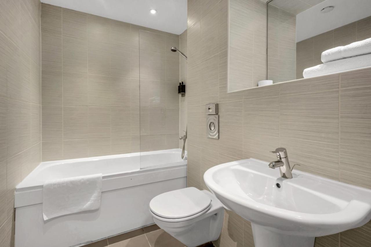 Roomzzz Leeds Headingley 4*