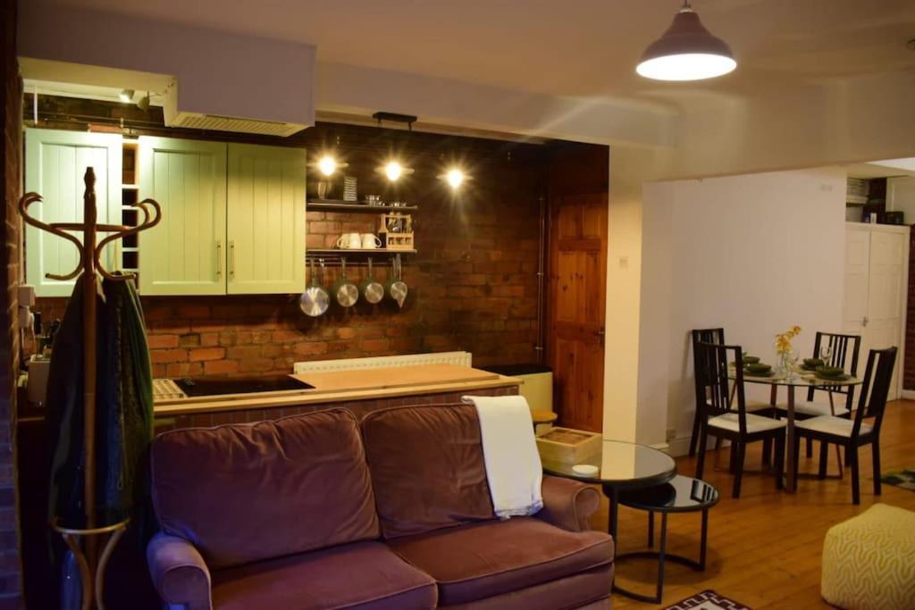 Apartment Rock -near Centre-free On Street Parking-free Wi-fi Leeds (West Yorkshire)
