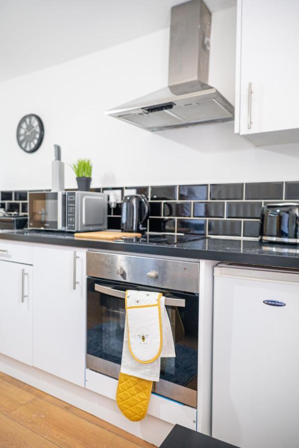 Bv Kirkstall 1 Bedroom Free Private Parking Apartment *
