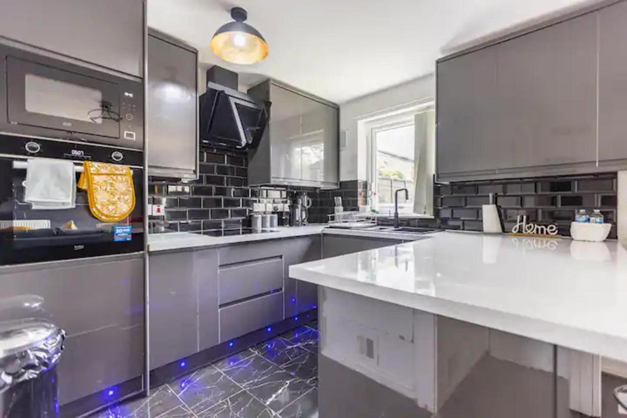 Mordenised 2 Bedroom House Close To City Centre
