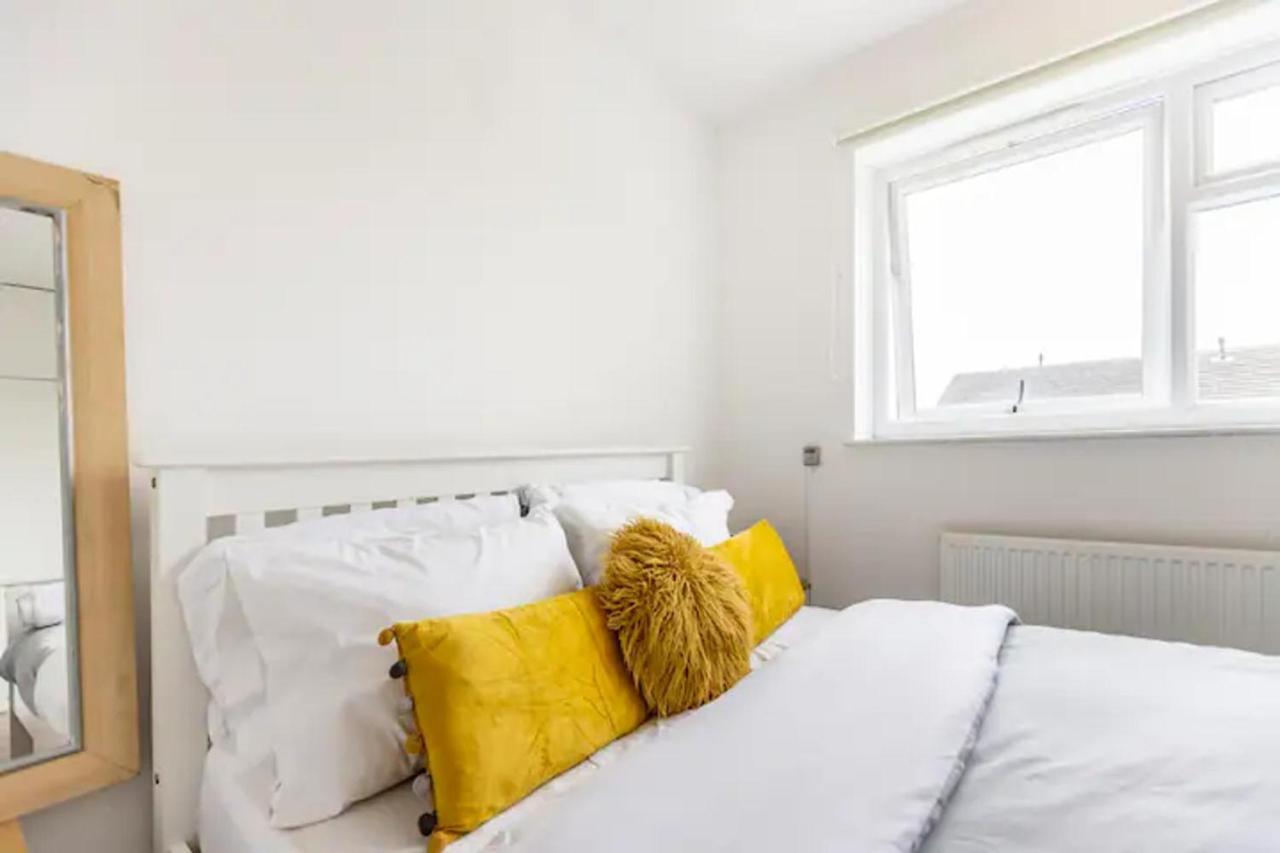 Mordenised 2 Bedroom House Close To City Centre *