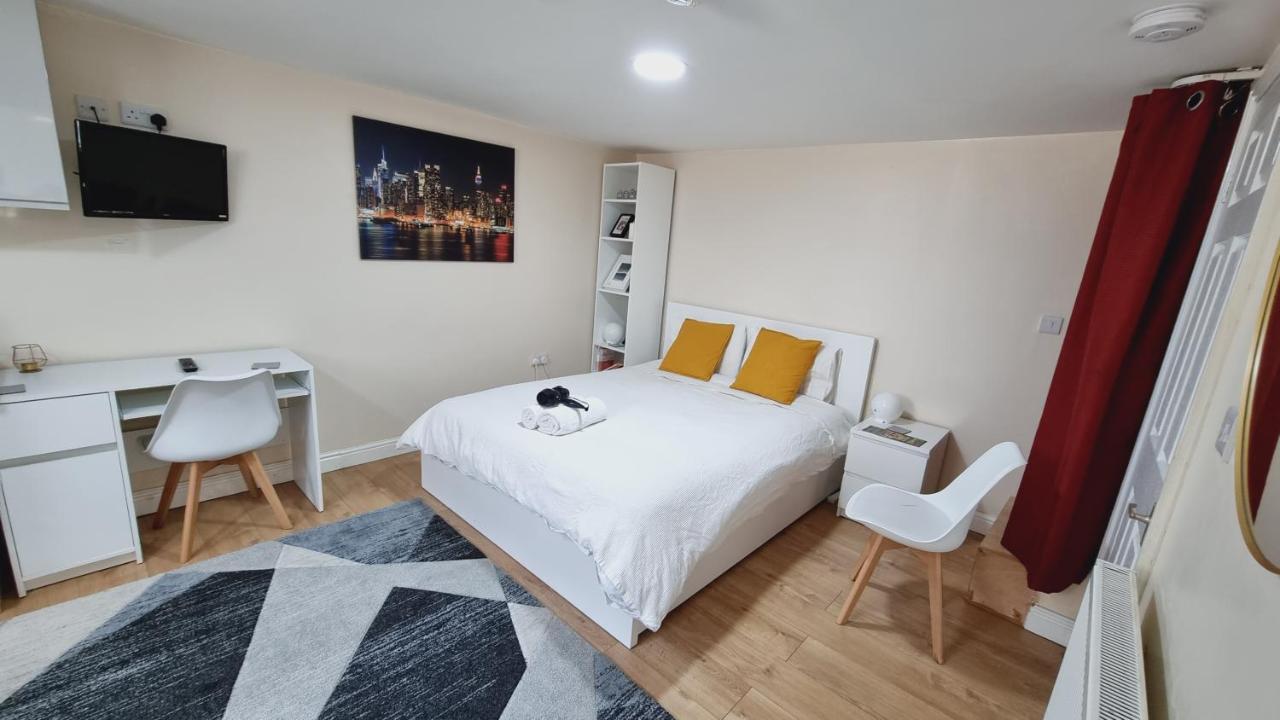 Apartment Lovely Studio-flat With Free Parking, Free Wifi. Leeds (West Yorkshire)
