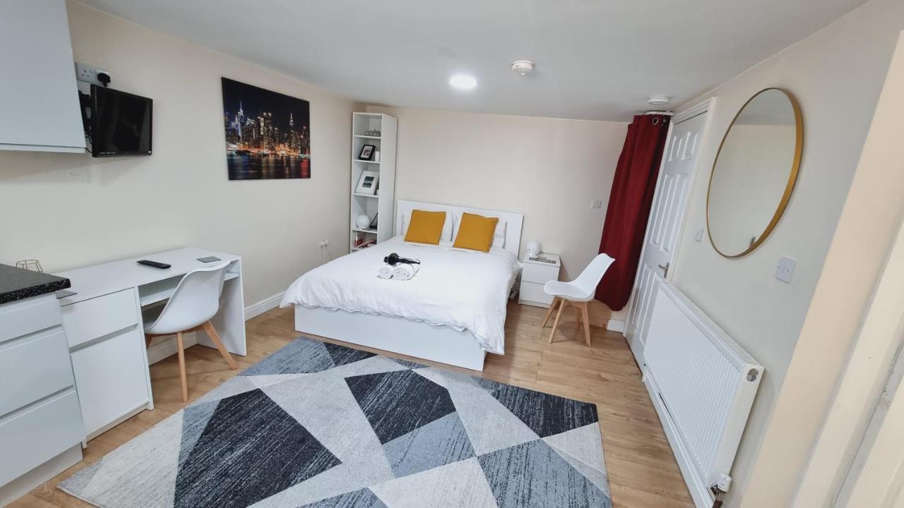 Apartment Lovely Studio-flat With Free Parking, Free Wifi. *