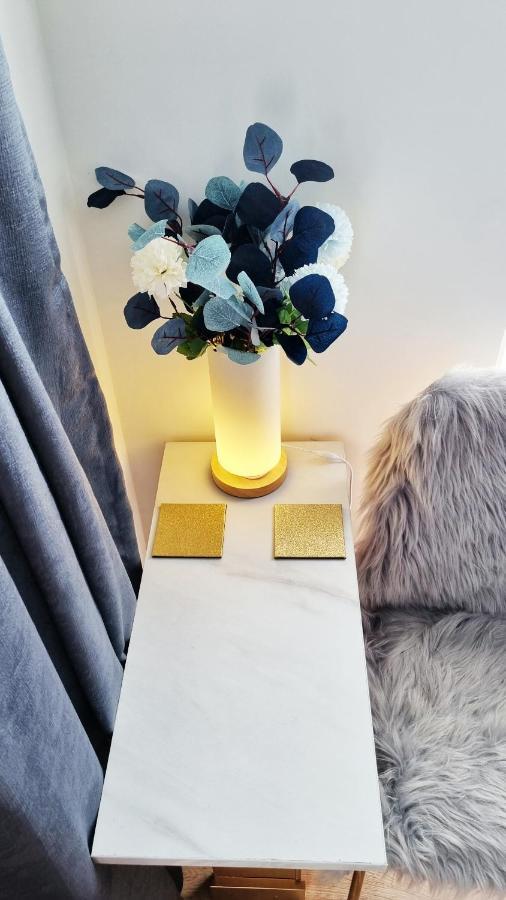 Holiday home T-i-g-h The Coziest Place Wifi & Netflix Near Roundhay *