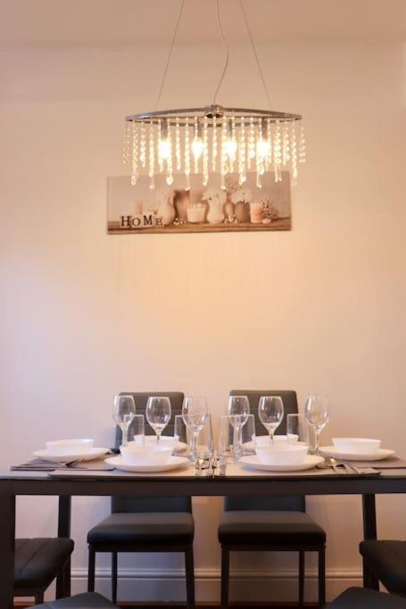 Elegant Free Wifi & Parking Apartment Leeds (West Yorkshire)