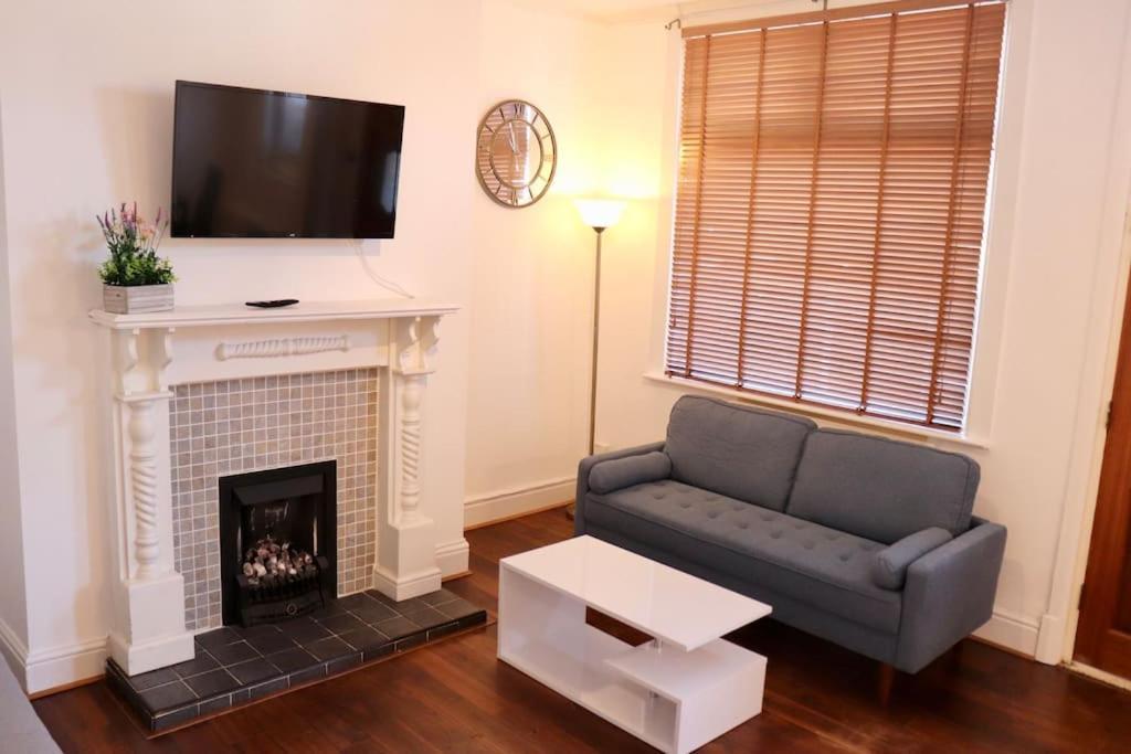 Elegant Free Wifi & Parking Apartment Leeds (West Yorkshire)
