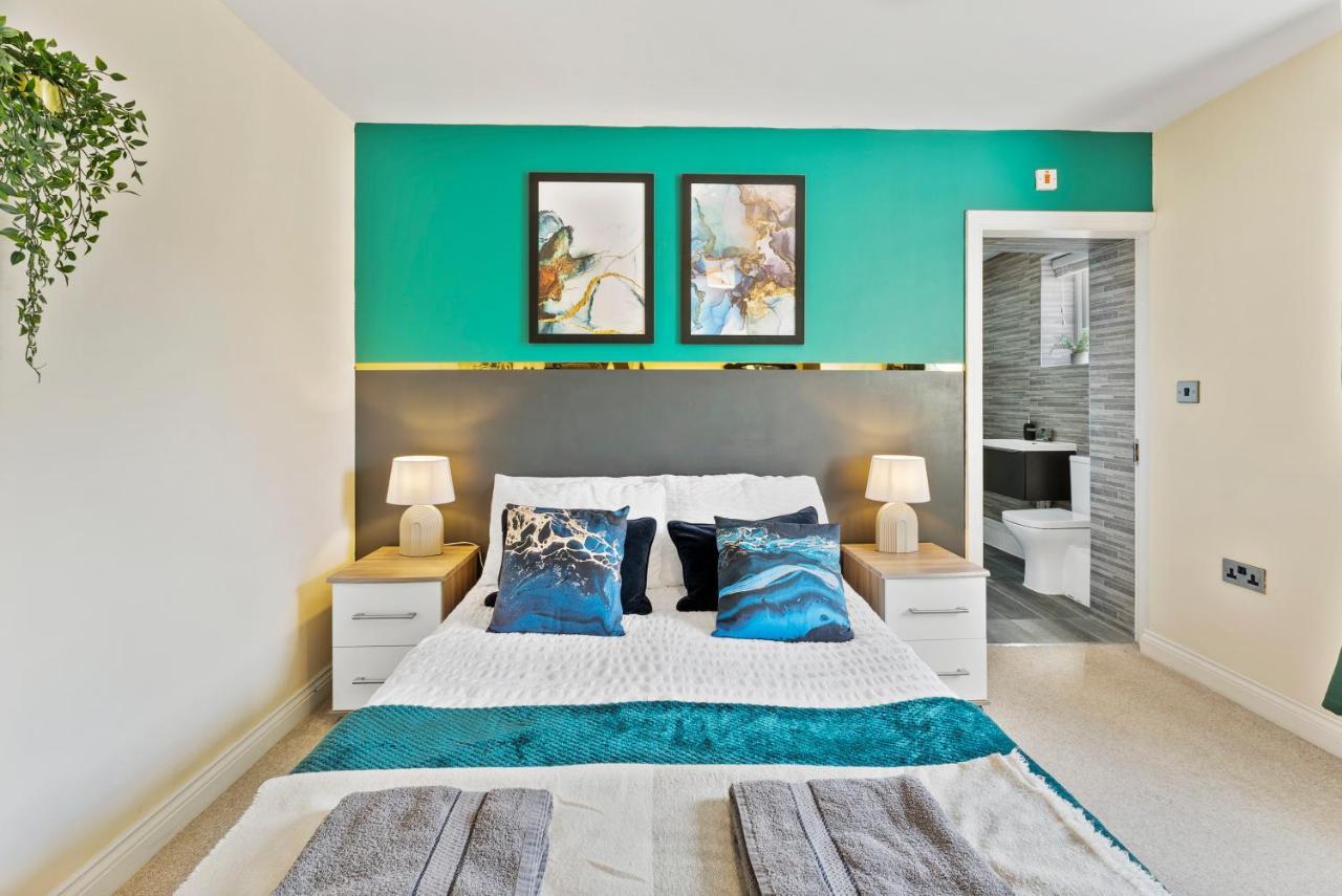 Central Leeds Gem - Parking - Sleeps 6 Apartment *