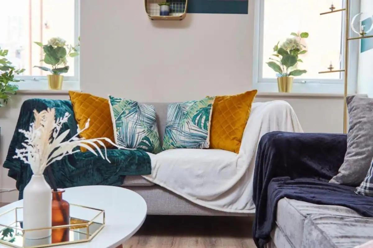 Beautiful 1 Bedroom Flat In Leeds - Sleeps 4 Apartment
