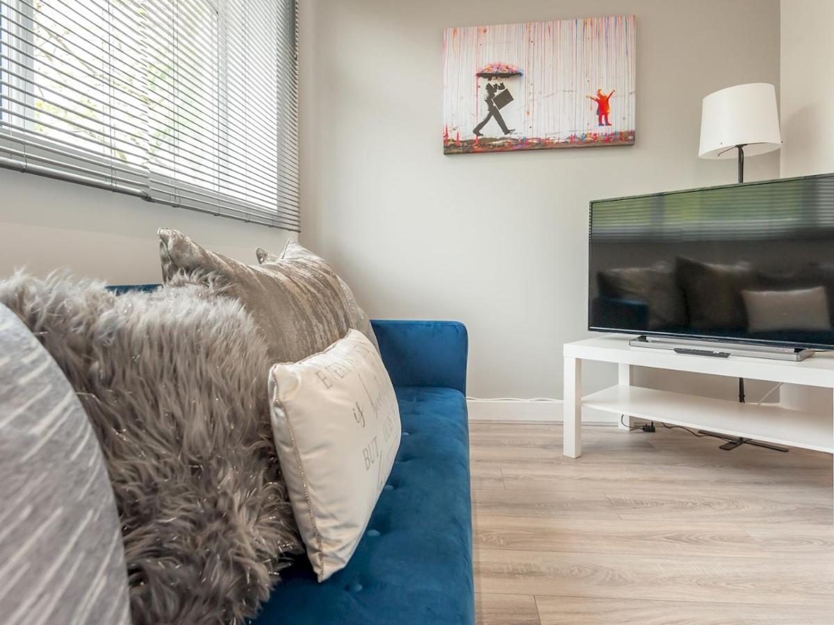 Spacious Retreat Near Centre Pass The Keys Holiday home *