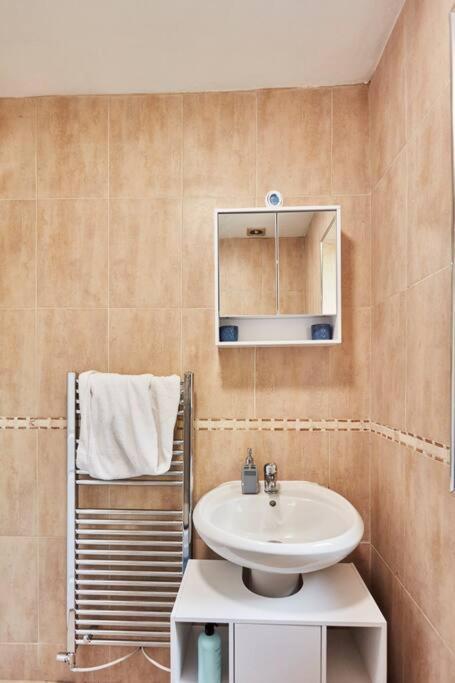 Apartment *little Haven In Leeds* ¤private Parking¤ Ensuite Leeds (West Yorkshire)