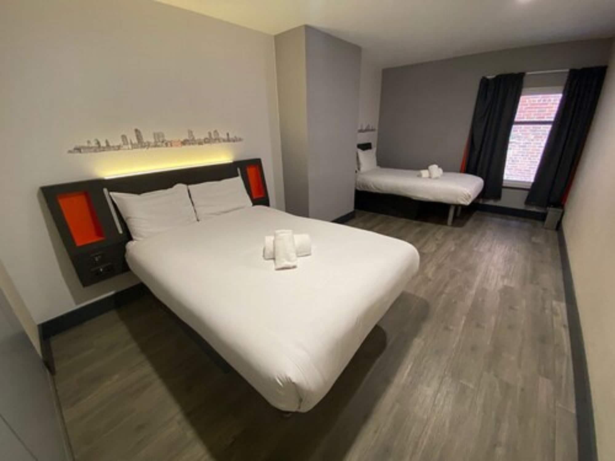 Hotel Easyhotel Leeds 3*