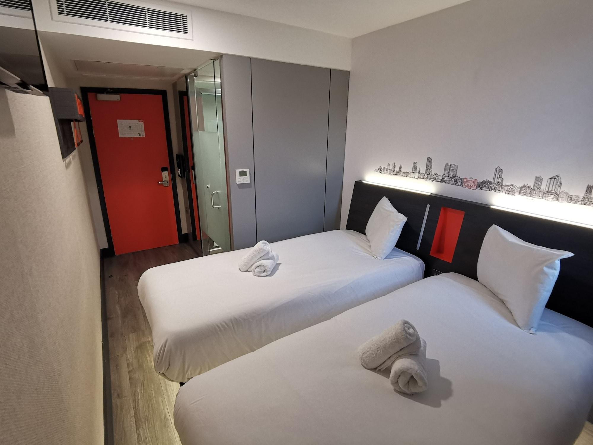 Easyhotel Leeds 3*