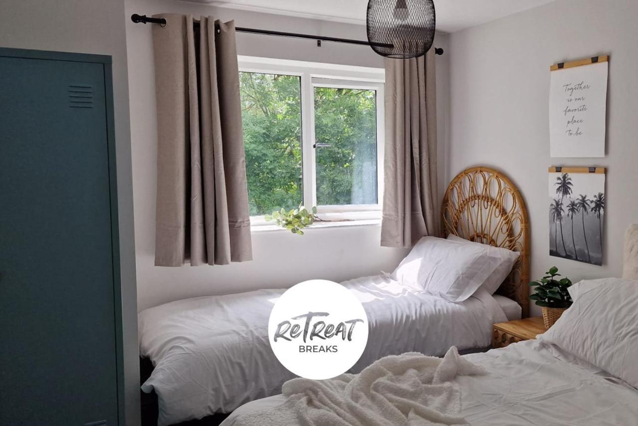 Retreat Breaks - 3 Bedroom Penthouse - Holbeck Leeds Apartment *