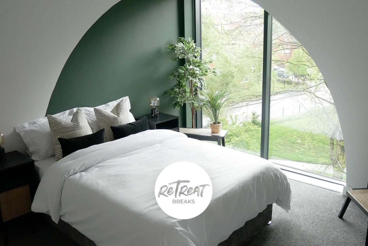 Retreat Breaks - 3 Bedroom Penthouse - Holbeck Leeds Apartment *