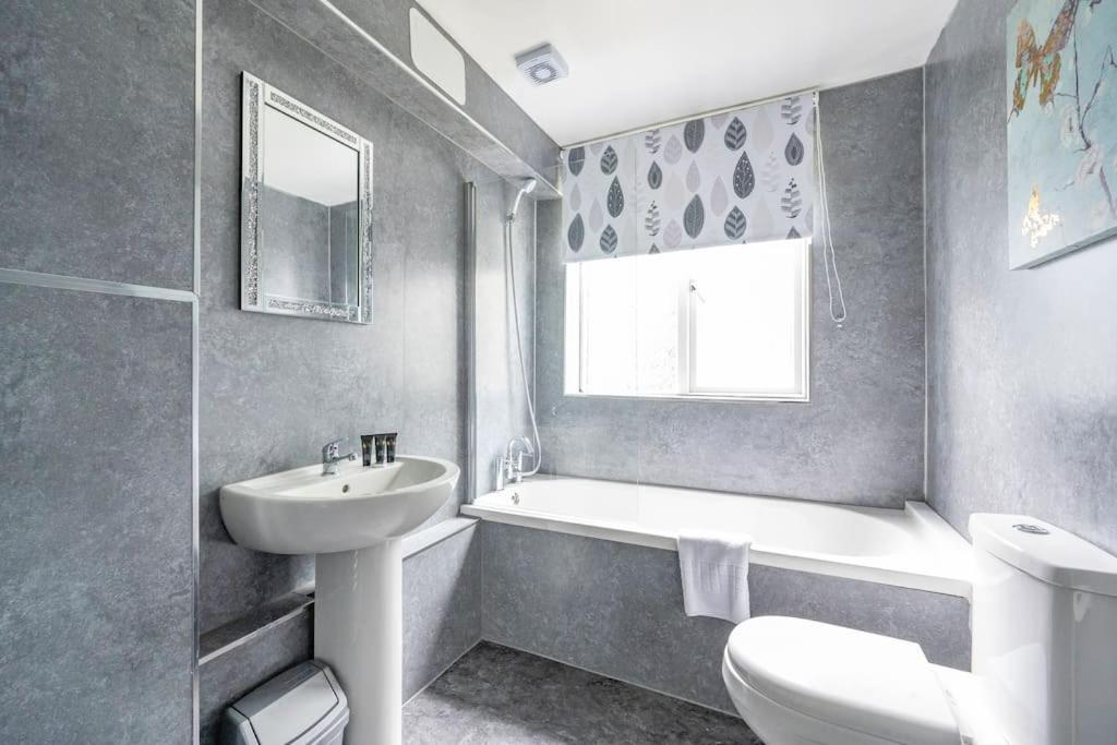 *f6gh For Your Relaxed & Cosy + Free Parking & Wifi Leeds (West Yorkshire)
