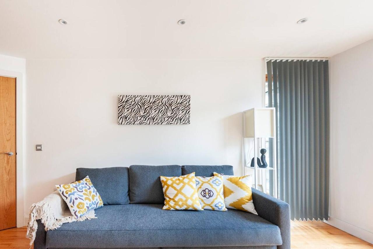 Cozy Apt Near Central Leeds