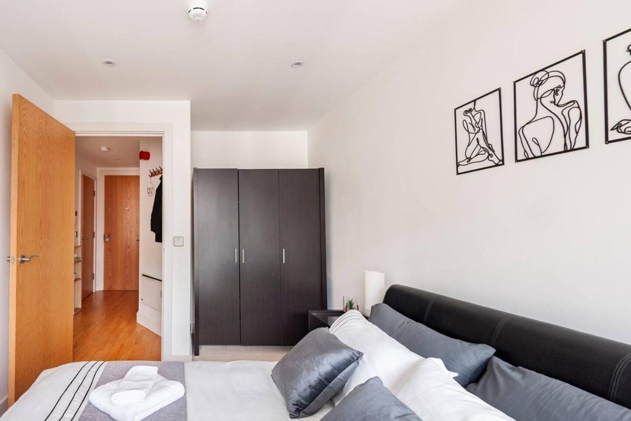 Cozy Apt Near Central Leeds
