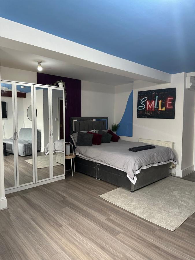 Modern Studio Close To Leeds Centre Apartment