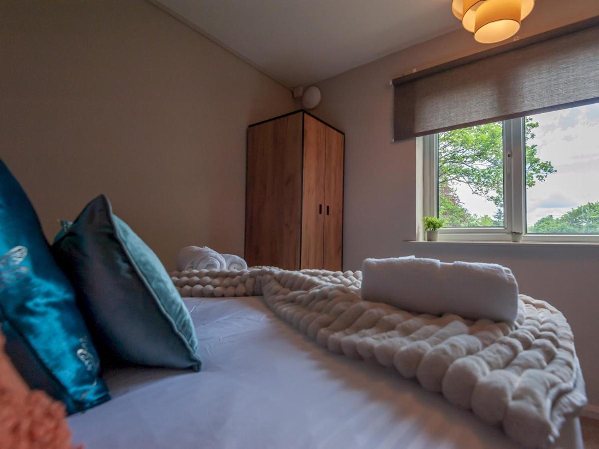 Pass The Keys Couples Haven On The Banks Of The River Aire Apartment