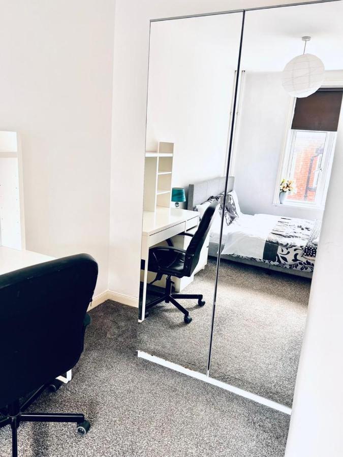 Private Close To Leeds And Centre Guest house