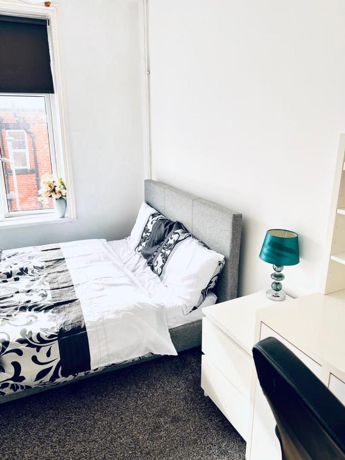 Private Close To Leeds And Centre *