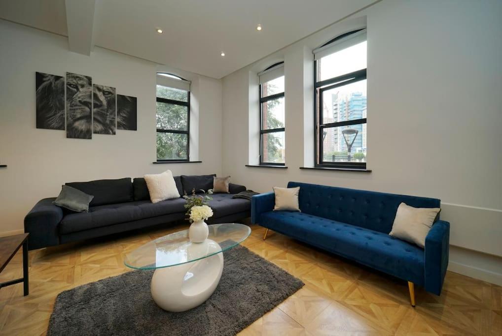 Stylish & Elegant Centre