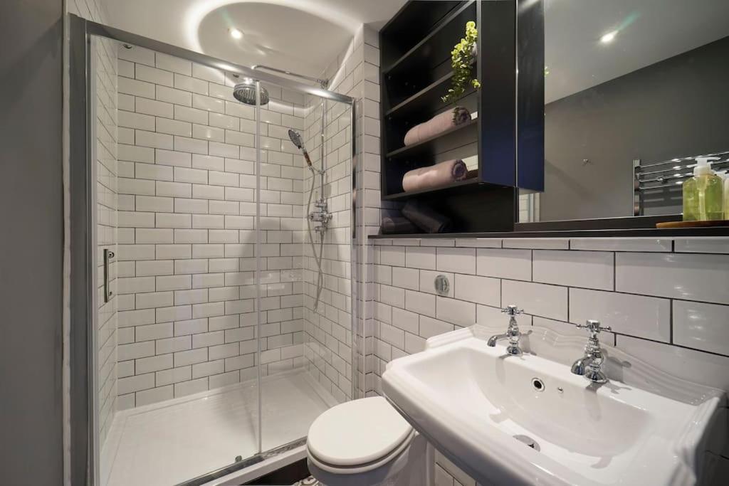 Stylish & Elegant Centre * Leeds (West Yorkshire)