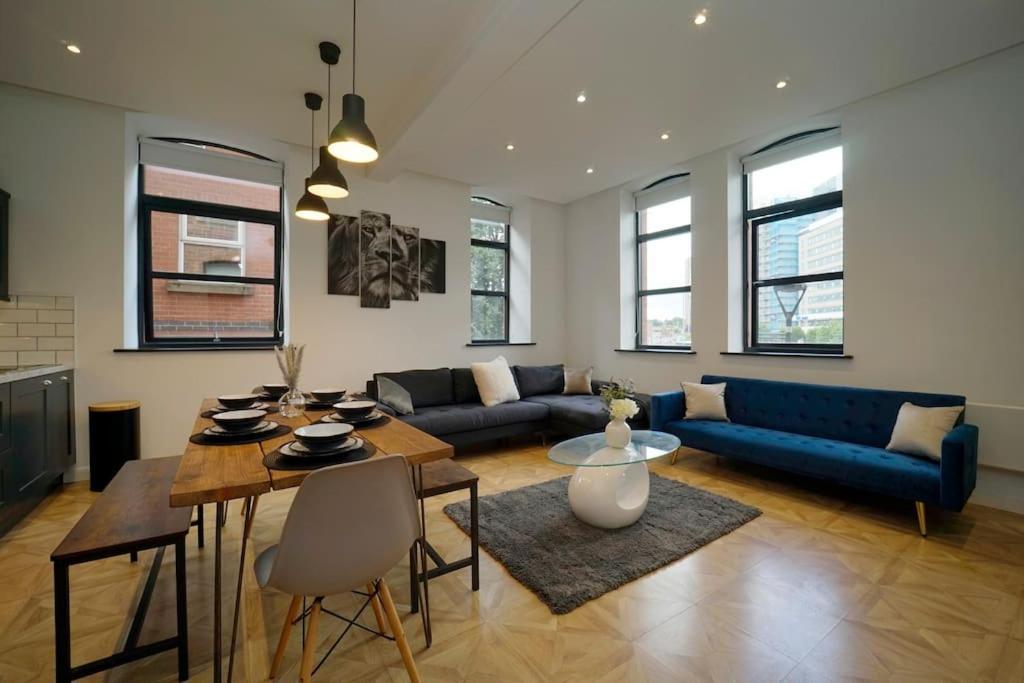 Stylish & Elegant Centre *