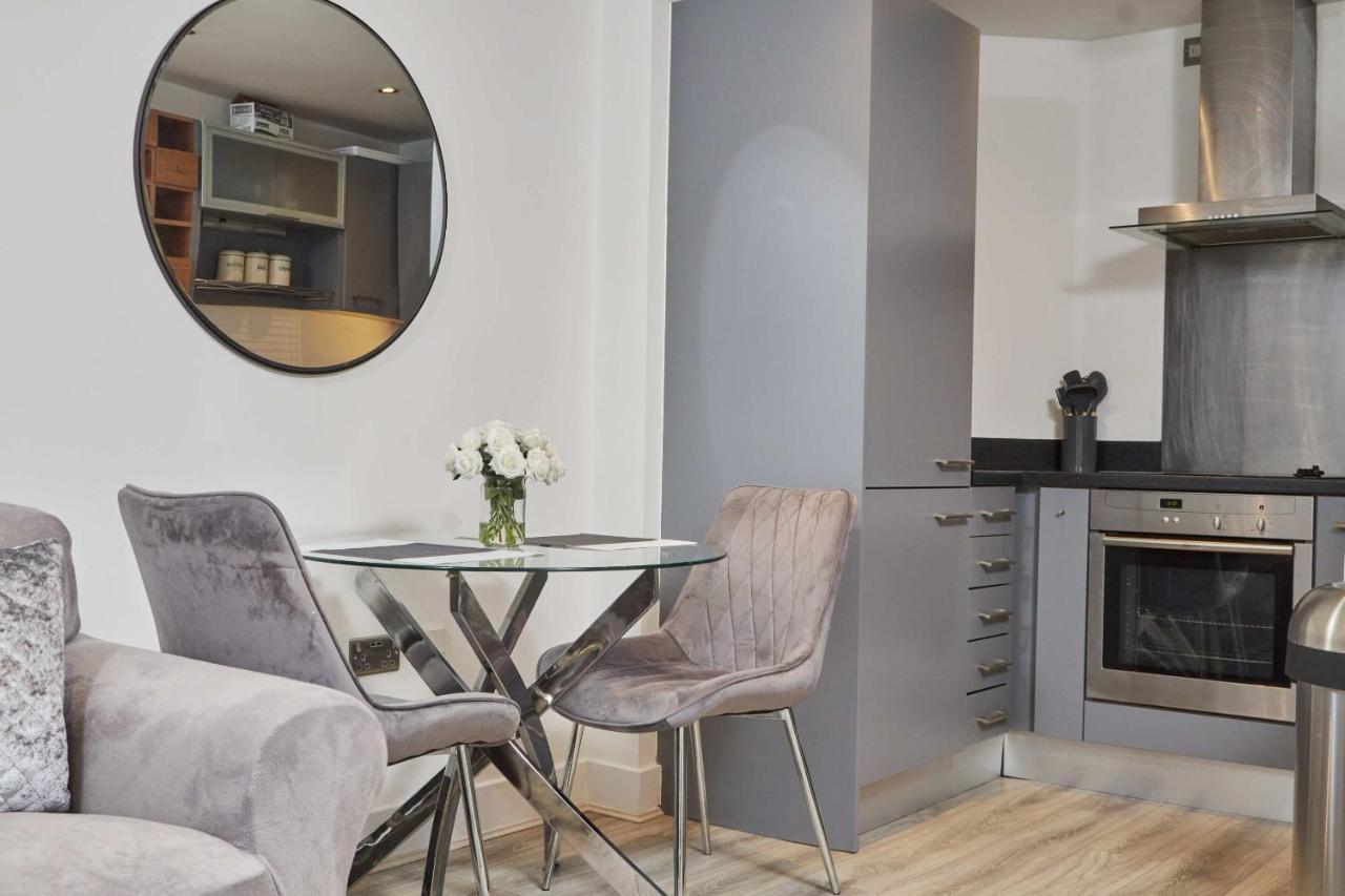 Deluxe Modern & Free Secure Parking! Apartment