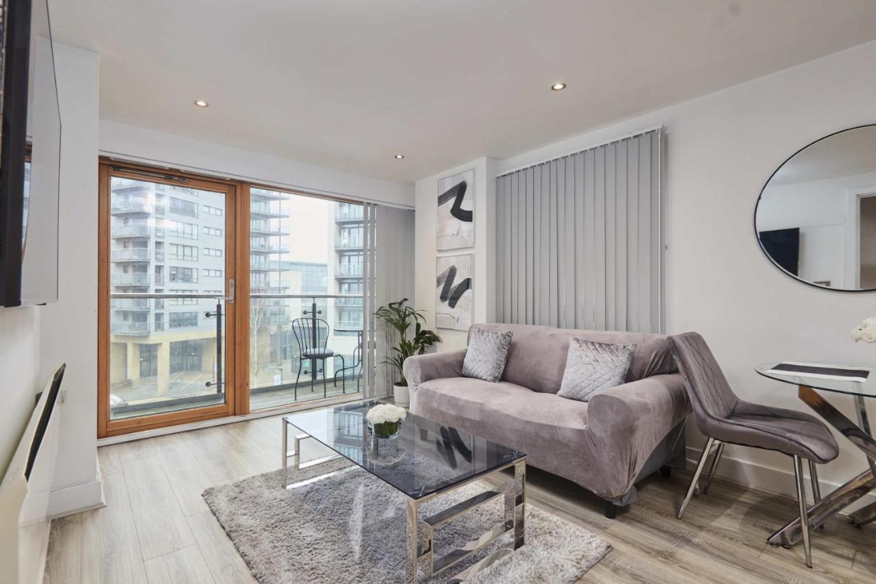 Apartment Deluxe Modern & Free Secure Parking!